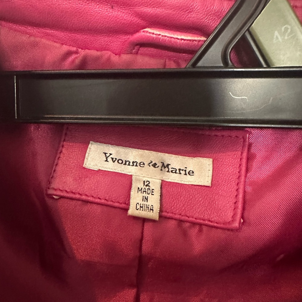 Yvonne & Marie Women's Pink Cropped Zip-Up Jacket Size 12 - Picture 3 of 3